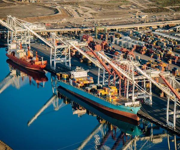 Industriegetriebe & Untersetzungsgetriebe für Marine & Offshore